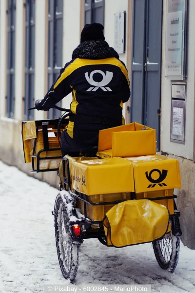 Deutsche Post - Postbote bzw. Fahrradbote im Winter